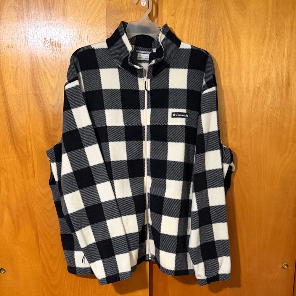 Columbia Black and White Patterned Fleece Jacket